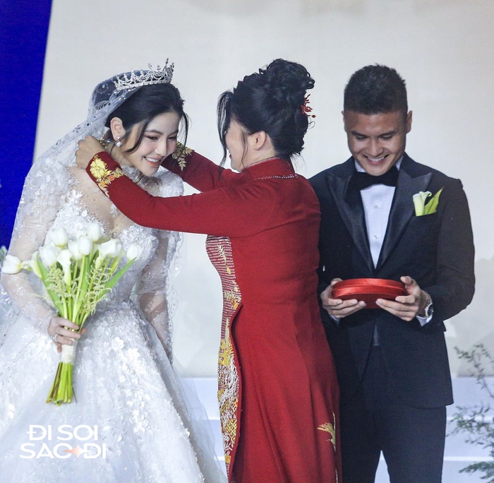 Toàn cảnh đám cưới Quang Hải và Chu Thanh Huyền: Dâu xinh rể xịn, ấn tượng nhất là chuyện mẹ chồng - nàng dâu- Ảnh 10.
