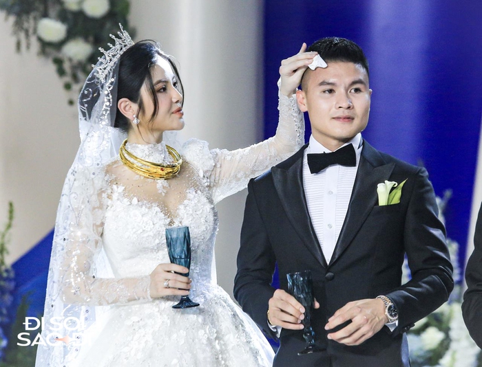 Chú rể Quang Hải được mẹ và Chu Thanh Huyền cùng chăm sóc, vợ luôn miệng nhắc một điều cực quan trọng- Ảnh 2.