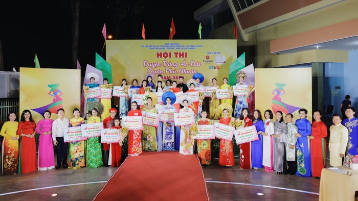 TPHCM: Phụ nữ Phú Nhuận đưa cả gia đình 3-4 thế hệ đi thi áo dài- Ảnh 4.