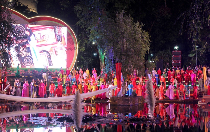 Gần 850 cán bộ, hội viên, phụ nữ Kon Tum tham gia trình diễn tại Đêm hội áo dài- Ảnh 3.