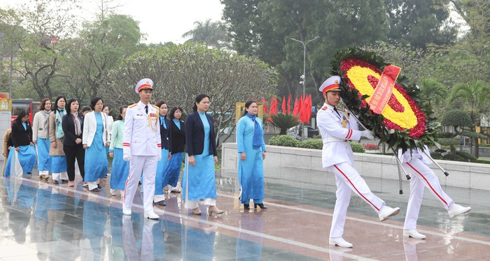 Đoàn đại biểu Hội LHPN Việt Nam viếng Lăng Chủ tịch Hồ Chí Minh, dâng hương tưởng nhớ Đại tướng Võ Nguyên Giáp- Ảnh 4.