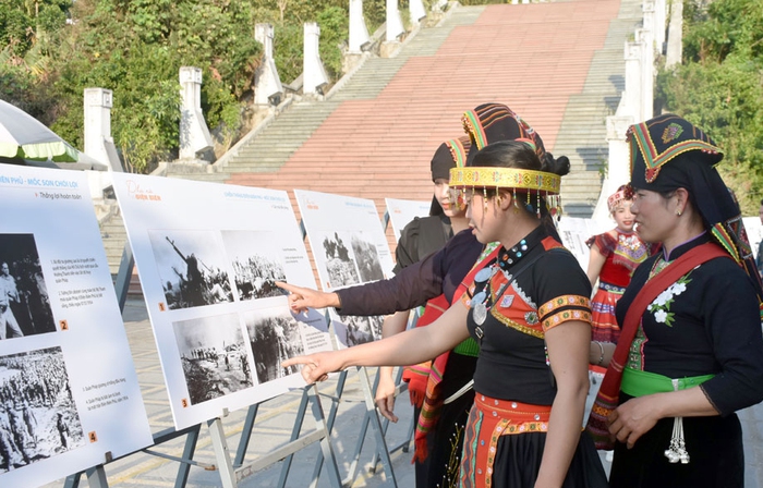 Gần 600 đại biểu phụ nữ cả nước diễu hành "Rực rỡ sắc màu Điện Biên"- Ảnh 6.