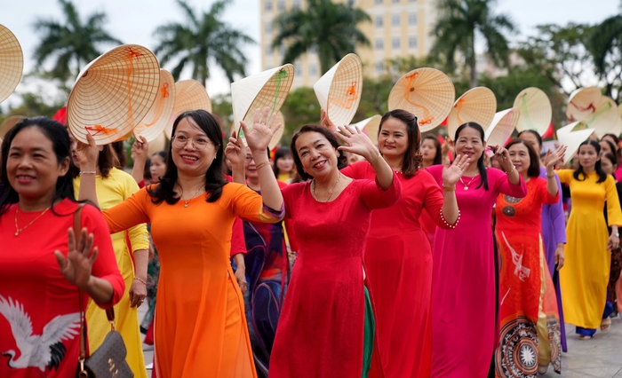 Phụ nữ Quảng Nam hưởng ứng "Tuần lễ Áo dài" và nhiều hoạt động ý nghĩa mừng Ngày 8/3- Ảnh 2.