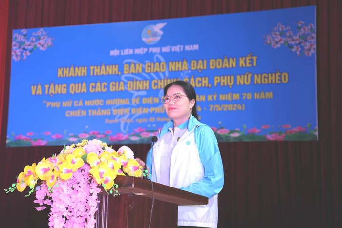 Hội LHPN Việt Nam khánh thành nhà Đại đoàn kết và tặng 100 phần quà tại xã Thanh Chăn, Điện Biên- Ảnh 1.