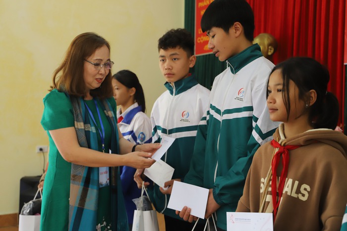 Hội LHPN Việt Nam trao quà và khởi công xây dựng Mái ấm tình thương tại xã Pa Thơm, Điện Biên- Ảnh 9.
