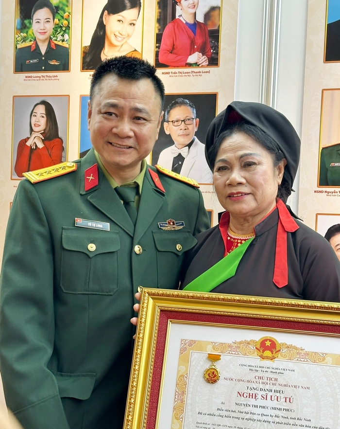 NSND Tự Long và mẹ, NSƯT Nguyễn Thị Phức