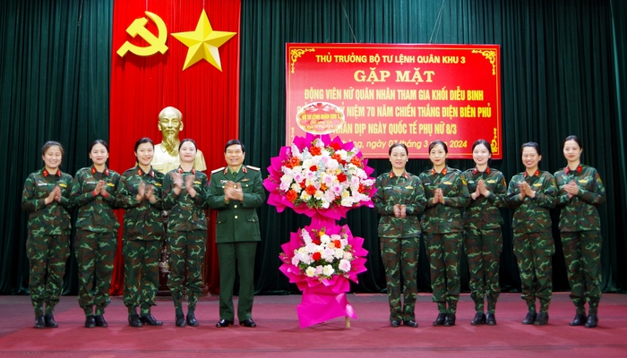 Động viên hơn 100 nữ quân nhân tham gia diễu binh tại Lễ kỷ niệm 70 năm Chiến thắng Điện Biên Phủ- Ảnh 2.