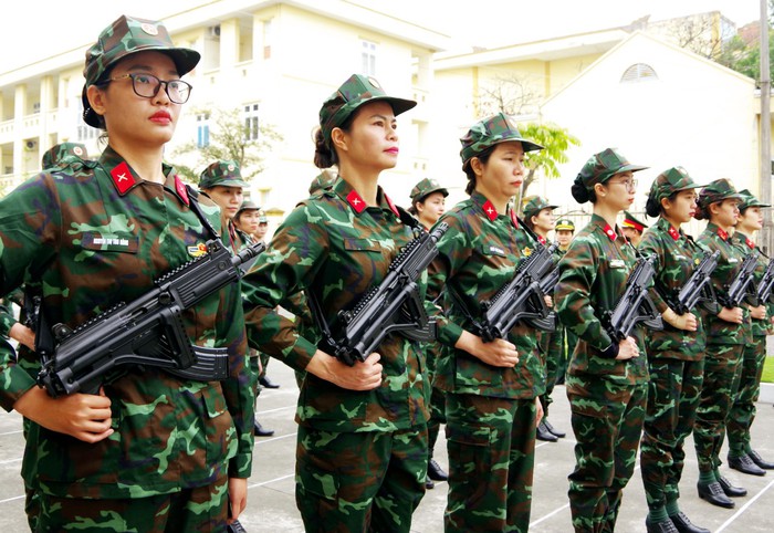 Động viên hơn 100 nữ quân nhân tham gia diễu binh tại Lễ kỷ niệm 70 năm Chiến thắng Điện Biên Phủ- Ảnh 1.