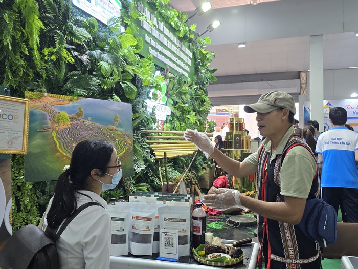 Doanh nghiệp lữ hành "tung chiêu" hút khách tại Hội chợ Du lịch Quốc tế Việt Nam 2024- Ảnh 9.
