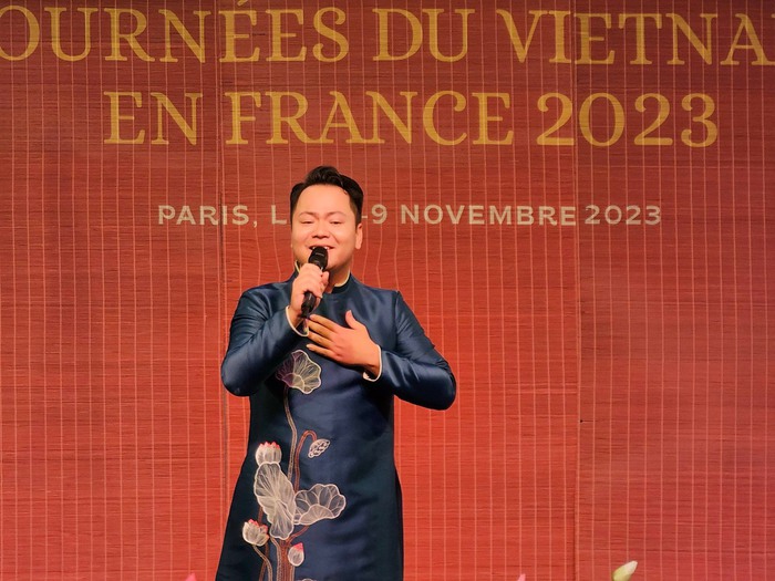 Lê Thanh Phong biểu diễn tại Ngày Việt Nam tại Pháp 2023