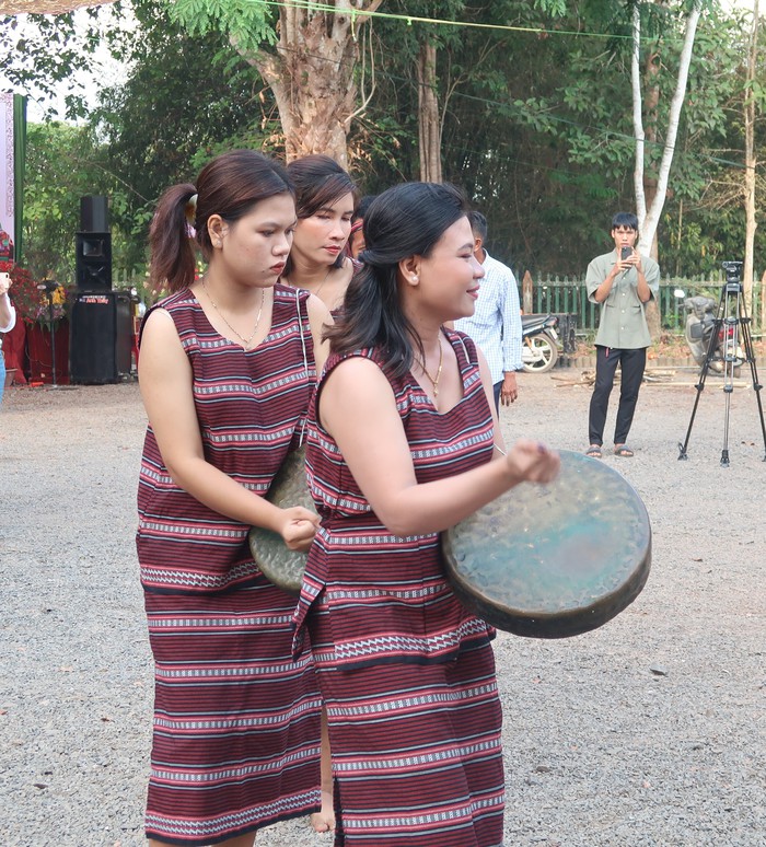 Chị em Chơro góp phần bảo tồn Lễ hội Sayangva của dân tộc- Ảnh 3.