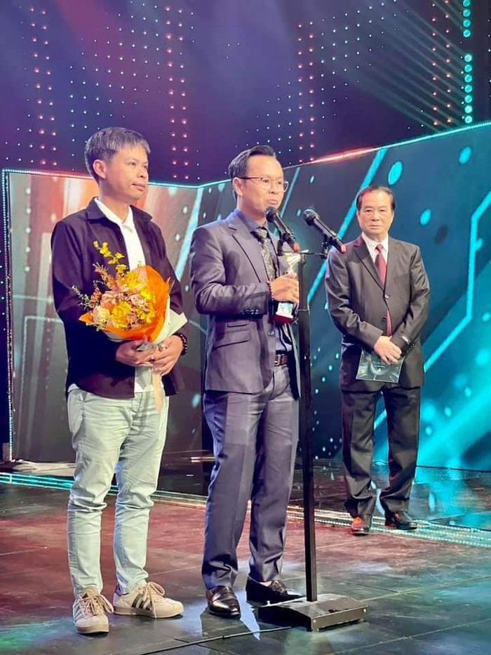Nguyễn Đức Đệ phát biểu khi nhận Giải thưởng Phim tài liệu ấn tượng của VTV Award 2022. Anh được xem là người có duyên với các giải thưởng ở mảng phim tài liệu
