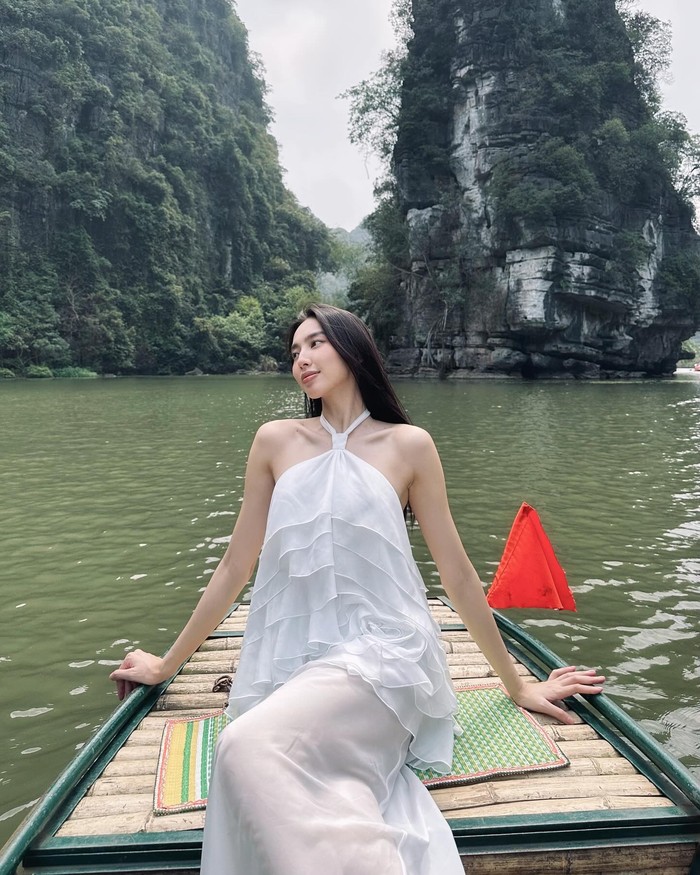 Tham khảo mỹ nhân Việt 10 set váy đi du lịch cực ăn ảnh- Ảnh 3.