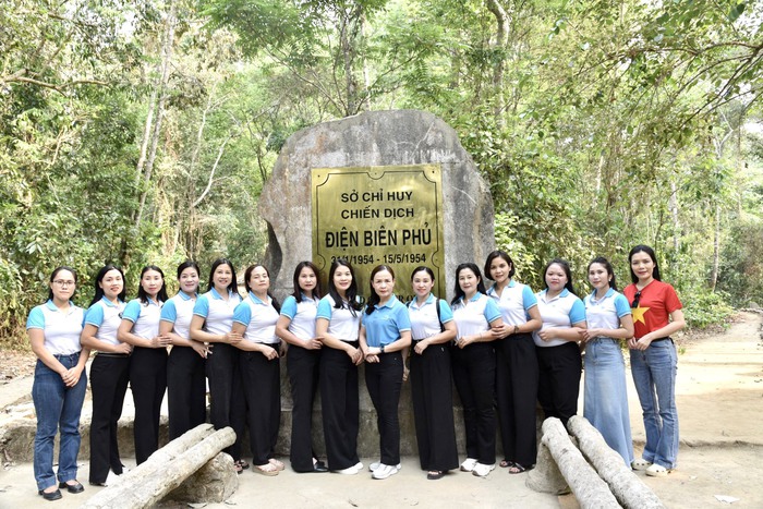 Hà Tĩnh: Cán bộ, hội viên phụ nữ về nguồn, tri ân các liệt sĩ tại Điện Biên - Ảnh 1.