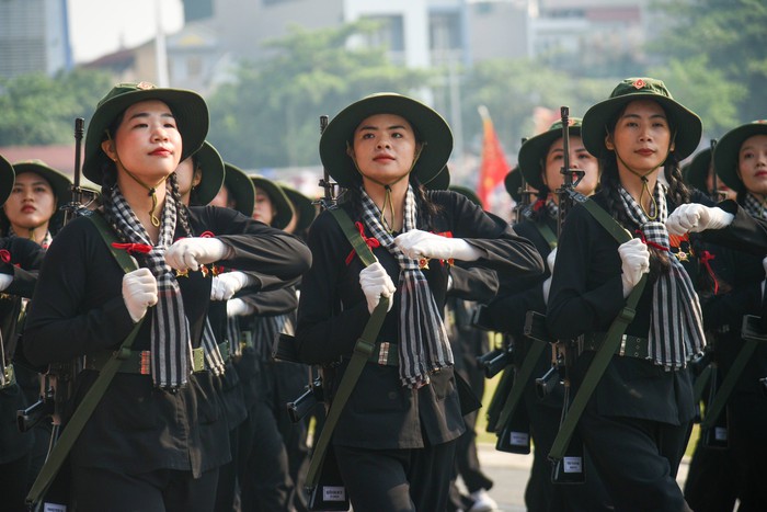 Nữ du kích miền Nam háo hức tham gia diễu binh, diễu hành trong lễ Kỷ niệm 70 năm chiến thắng Điện Biên Phủ - Ảnh 1.