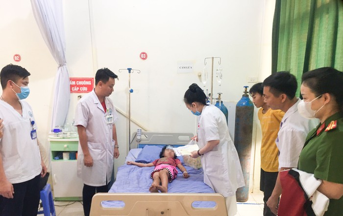 Diễn biến sức khỏe của bé gái trong vụ 3 mẹ con ăn lá ngón 2 người tử vong ở Sơn La - Ảnh 1.