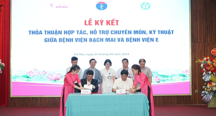 Truy tặng kỷ niệm chương “vì sức khỏe nhân dân” cho nữ nhân viên y tế hiến đa tạng cứu người - Ảnh 4.