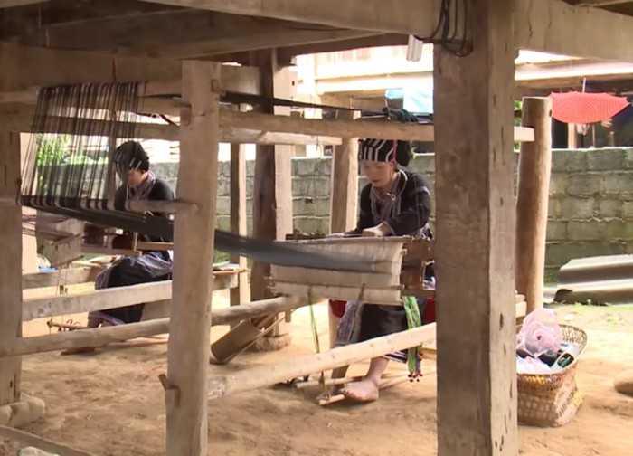 Lai Châu: Phụ nữ dân tộc Lự gian nan giữ nghề dệt truyền thống- Ảnh 2.