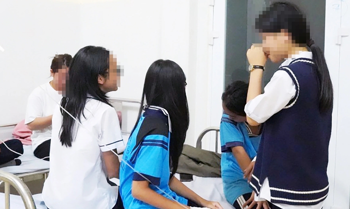 Ăn kẹo có thành phần gây rối loạn tâm thần - 30 học sinh phải nhập viện- Ảnh 1.