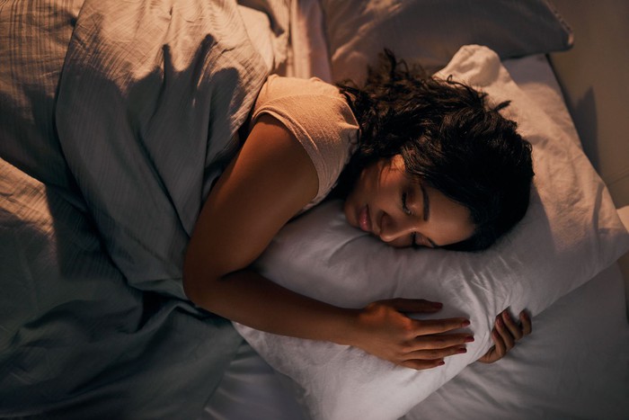 Sử dụng gối cao khi ngủ ảnh hưởng đến sức khoẻ như thế nào?- Ảnh 3.