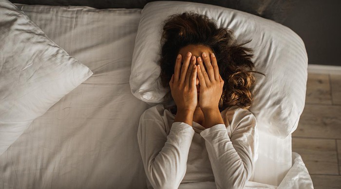 Sử dụng gối cao khi ngủ ảnh hưởng đến sức khoẻ như thế nào?- Ảnh 2.