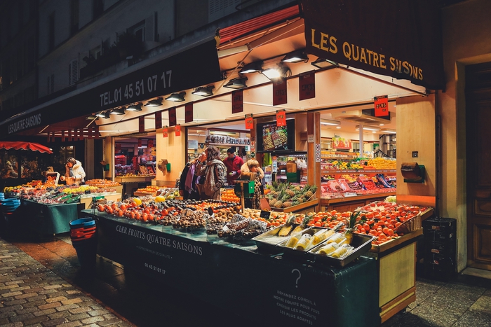 Cuối tuần dạo “chợ Pháp” tại Hà Nội - Ảnh 2.