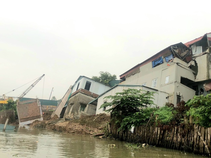 Thêm 6 ngôi nhà ở Bắc Ninh bị sông Cầu "nuốt" trong đêm- Ảnh 1.