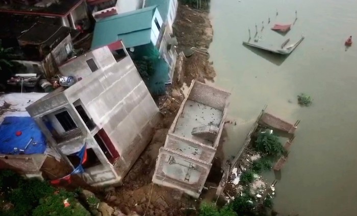 Thêm 6 ngôi nhà ở Bắc Ninh bị sông Cầu "nuốt" trong đêm- Ảnh 2.