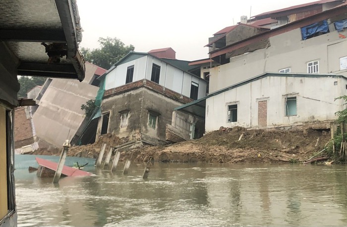 Xác định nguyên nhân vụ nhiều nhà dân ở Bắc Ninh bị sạt xuống sông Cầu- Ảnh 1.