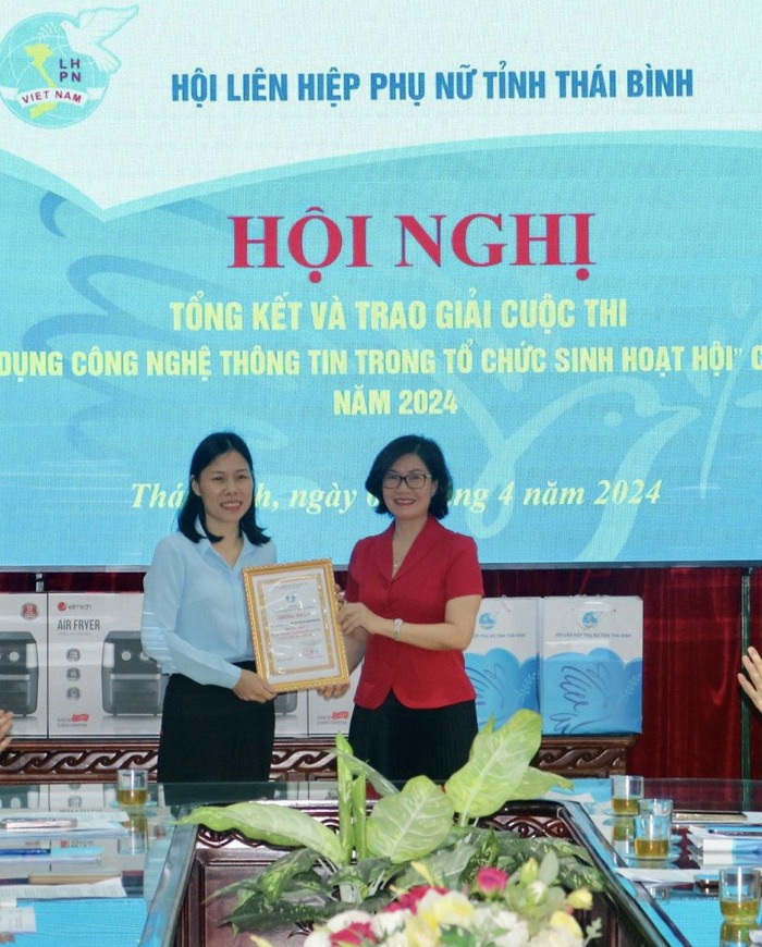 Thái Bình: Trao giải cuộc thi "Ứng dụng công nghệ thông tin trong tổ chức sinh hoạt Hội" - Ảnh 1.
