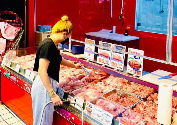 Giá thịt lợn ở chợ dân sinh rục rịch tăng- Ảnh 2.