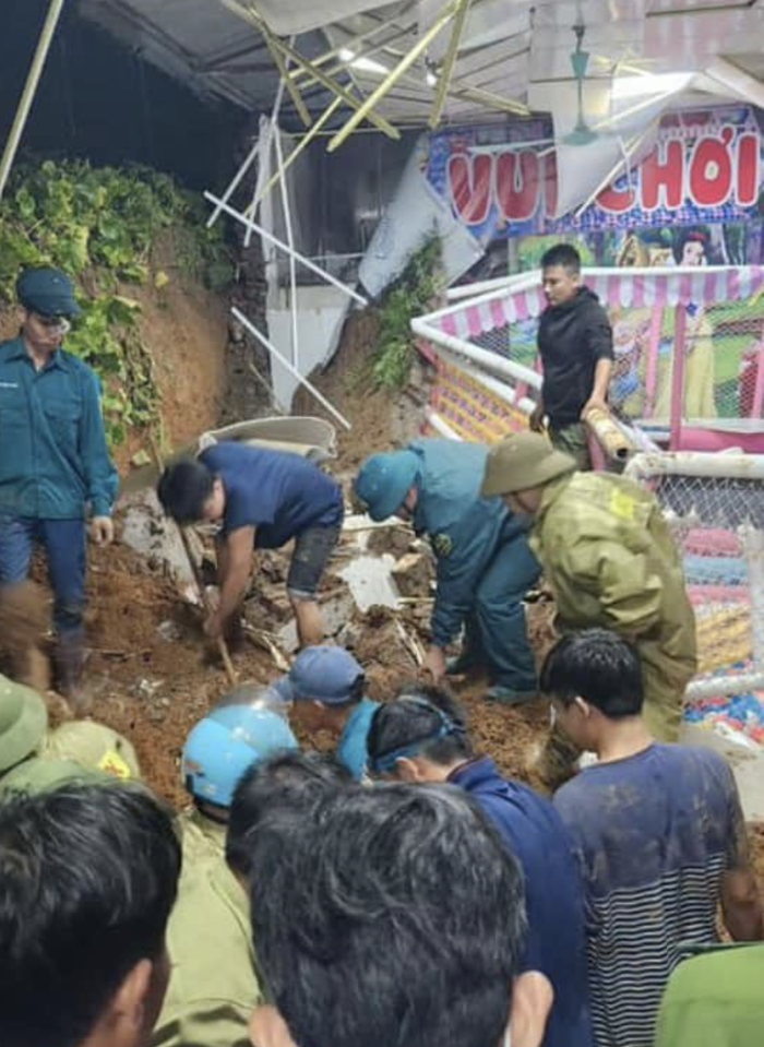 Nóng: 3 cháu bé tử vong thương tâm sau trận sạt lở vì mưa lớn ở Hà Nội- Ảnh 1.