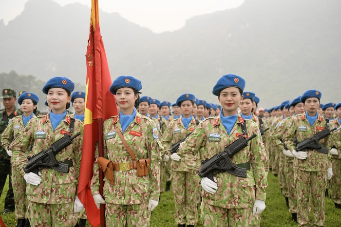 Nhiều nữ quân nhân Khối lực lượng gìn giữ hoà bình gửi con nhỏ cho cha mẹ già để tham gia diễu binh- Ảnh 4.