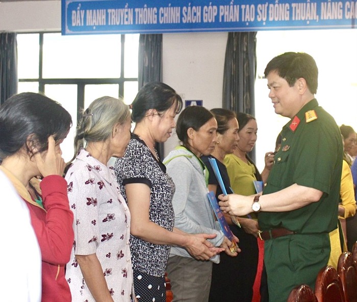 Hà Tĩnh: Quân và dân chung tay vì bình đẳng giới, phòng chống bạo lực gia đình - Ảnh 1.