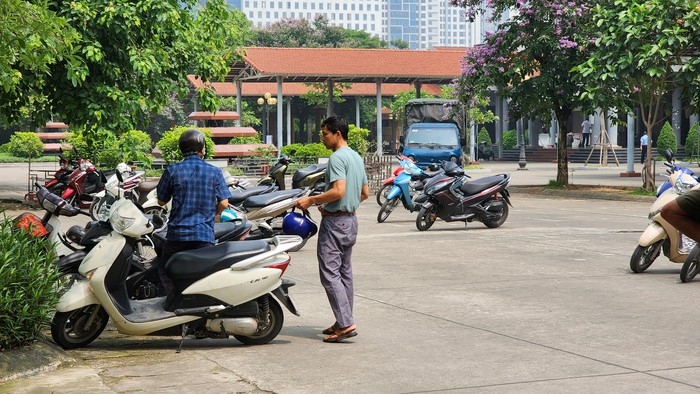 Nháo nhác tìm kiếm thông tin người thân trong vụ cháy khiến 14 người tử vong- Ảnh 2.