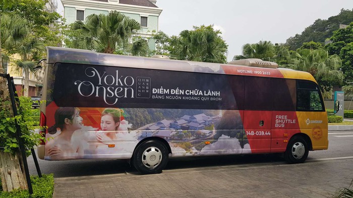 Tuyến bus miễn phí hai chiều đưa đón du khách giữa Hạ Long và Yoko Onsen Quang Hanh