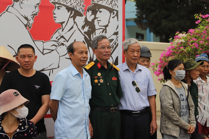 Người dân đứng chật đường xem sơ duyệt Kỷ niệm 70 năm Chiến thắng Điện Biên Phủ- Ảnh 16.
