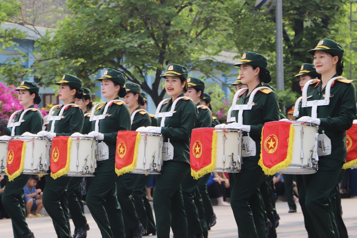 Người dân đứng chật đường xem sơ duyệt Kỷ niệm 70 năm Chiến thắng Điện Biên Phủ- Ảnh 4.