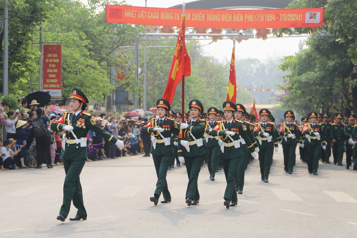 Người dân đứng chật đường xem sơ duyệt Kỷ niệm 70 năm Chiến thắng Điện Biên Phủ- Ảnh 6.