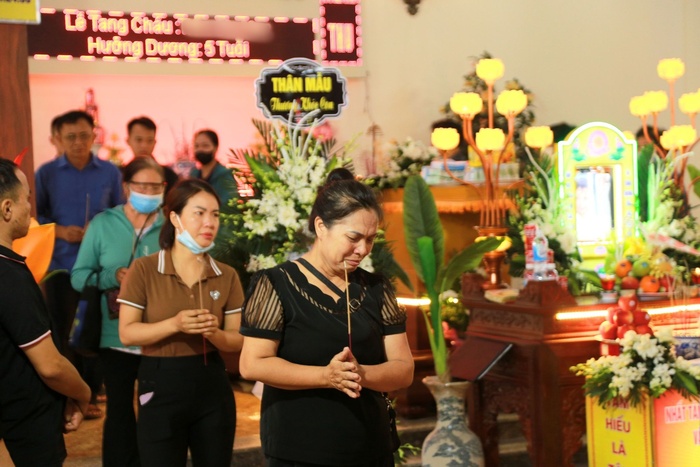 Xót xa đám tang của cháu bé 5 tuổi tử vong trên xe đưa đón ở Thái Bình- Ảnh 2.