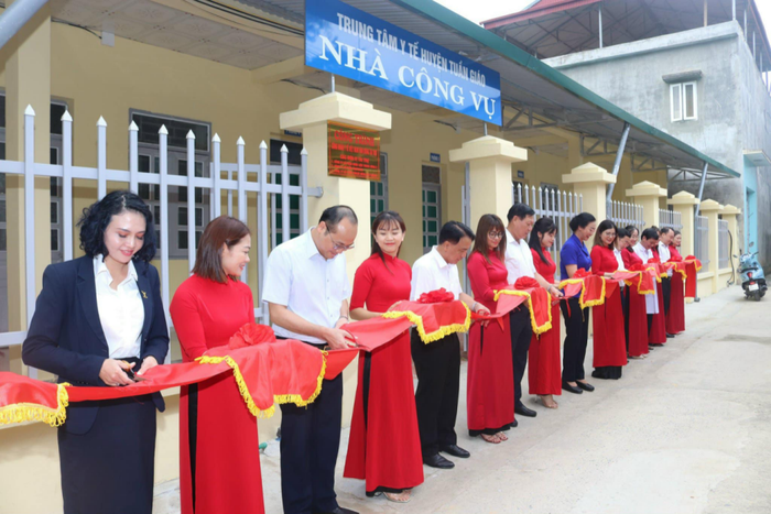 Công đoàn Y tế Việt Nam bàn giao nhà công vụ cho Trung tâm y tế huyện Tuần Giáo, tỉnh Điện Biên - Ảnh 1.