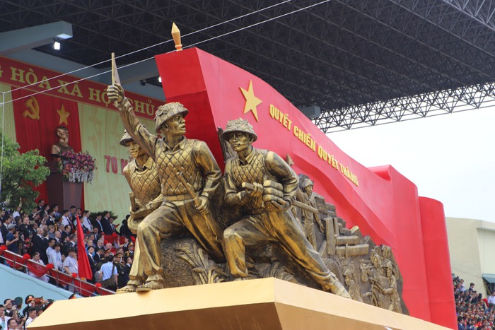 Long trọng Lễ kỷ niệm 70 năm Chiến thắng Điện Biên Phủ- Ảnh 6.