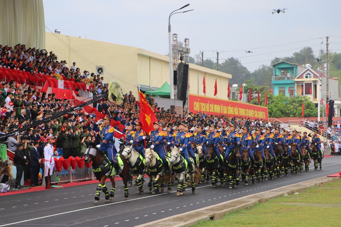 Long trọng Lễ kỷ niệm 70 năm Chiến thắng Điện Biên Phủ- Ảnh 17.