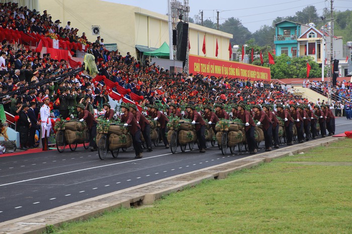 Long trọng Lễ kỷ niệm 70 năm Chiến thắng Điện Biên Phủ- Ảnh 18.