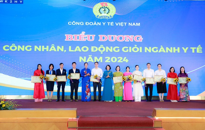 Biểu dương công nhân, lao động giỏi ngành Y tế năm 2024- Ảnh 2.