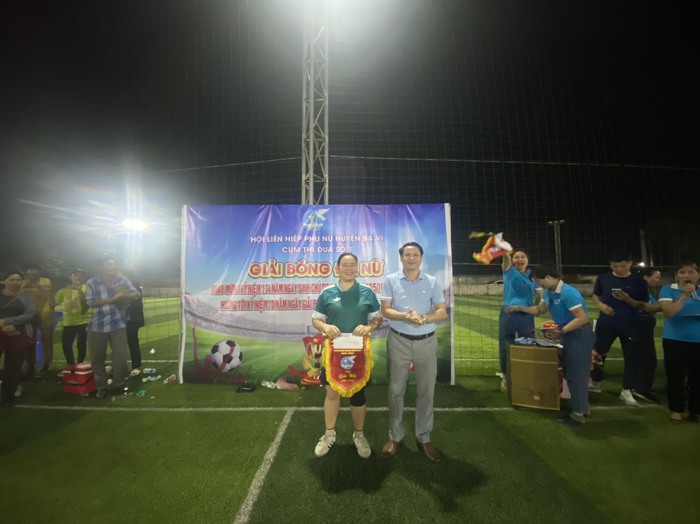 Sôi động giải bóng đá hội viên phụ nữ huyện Ba Vì - Ảnh 1.