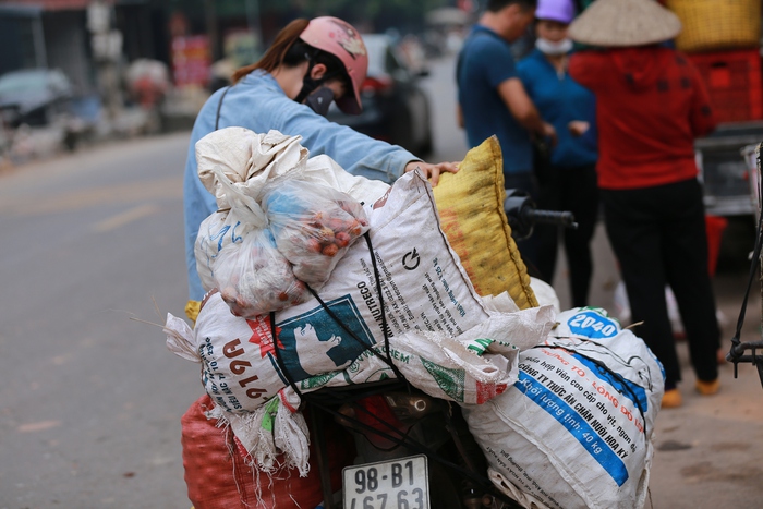 Bắc Giang: Người dân phấn khởi vì giá vải thiều cao chưa từng có, gần 100.000 đồng/kg- Ảnh 17.