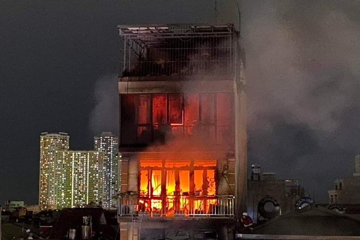 Hà Nội: 4 người tử vong trong vụ cháy nhà trên phố Định Công Hạ- Ảnh 1.