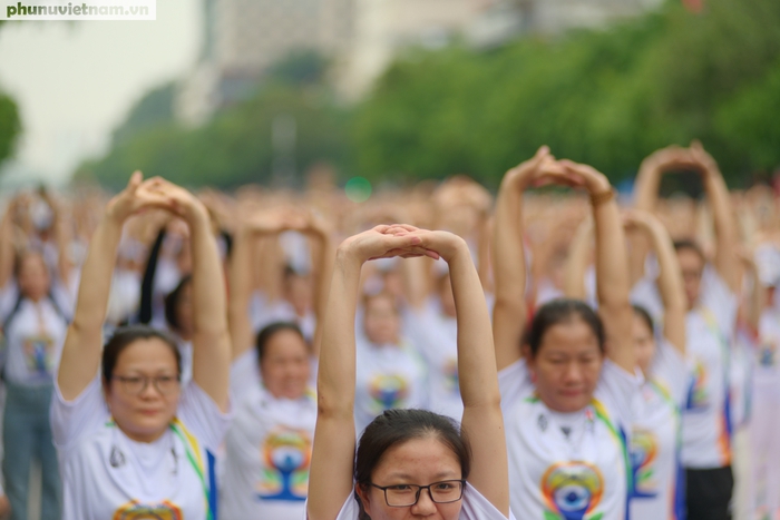 TPHCM: Hàng ngàn người đồng diễn Yoga trên phố đi bộ Nguyễn Huệ- Ảnh 11.