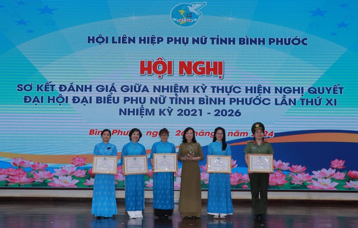 Hội LHPN tỉnh Bình Phước sơ kết giữa nhiệm kỳ: Có 2/9 chỉ tiêu đạt cả nhiệm kỳ- Ảnh 5.